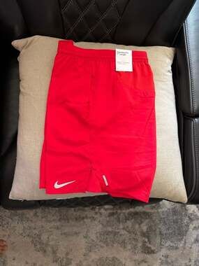 Nike Dri-FIT 7" Challenger Running Shorts Red Men's Size Medium NWT